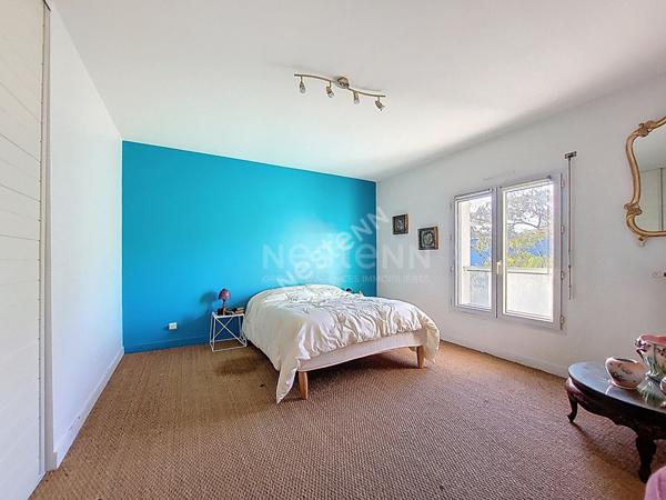 Orvault Cholière : EN VENTE Maison familiale de 1995, 110 m², 3 chambres, salon-séjour avec triple exposition, terrasse Ouest, beau jardin arboré.