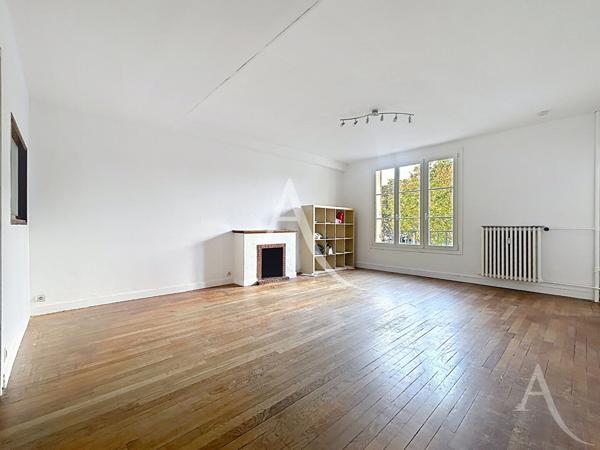 Appartement Place Saint Maclou à Mantes La Jolie, 2 pièces 57.37 m2