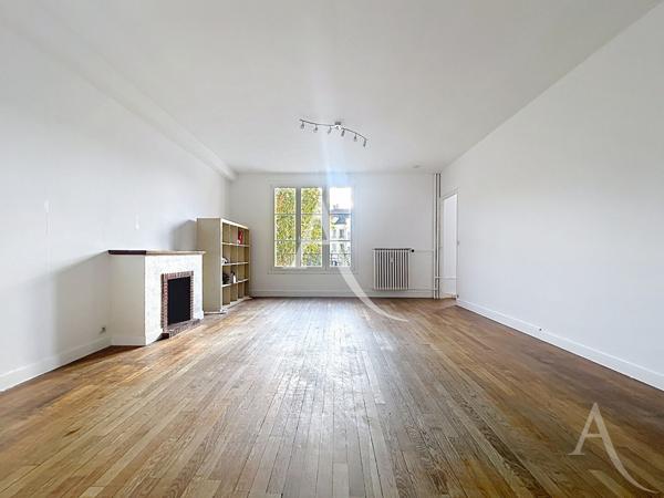 Appartement Place Saint Maclou à Mantes La Jolie, 2 pièces 57.37 m2