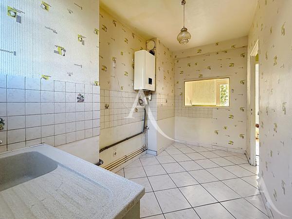 Appartement Place Saint Maclou à Mantes La Jolie, 2 pièces 57.37 m2