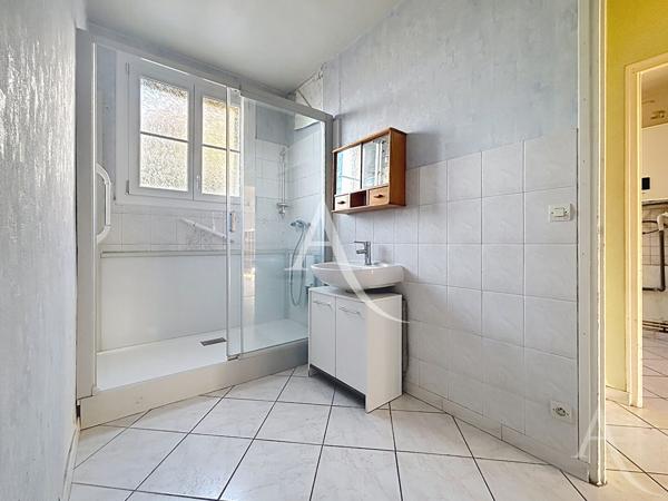 Appartement Place Saint Maclou à Mantes La Jolie, 2 pièces 57.37 m2