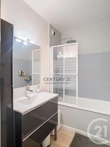 Appartement F3 à vendre  3 pièces - 62 m 2   CREPY EN VALOIS  - 60
