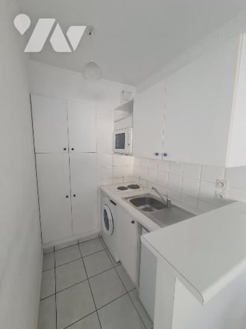 T2 idéalement situé 50 m de la plage et 400 m du marché.