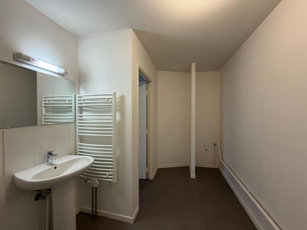 Appartement 1 pièce(s) de 38m² - Proche Gare SNCF et Centre-ville