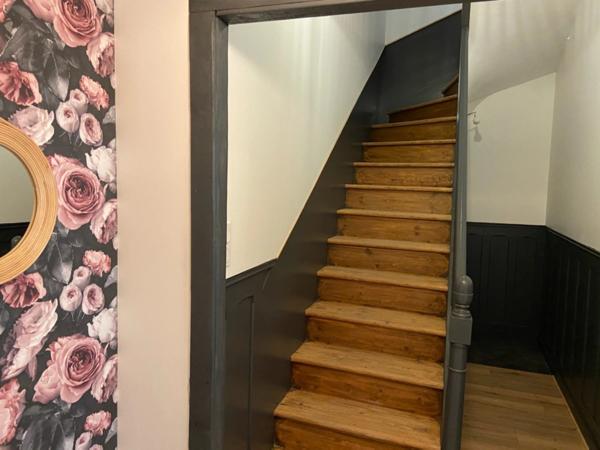 LUCON COEUR DE VILLE GRAND CONFORT SPACIEUSE CHAMBRE MEUBLEE CHARGES COMPRISES AVEC CUISINE COMMUNE