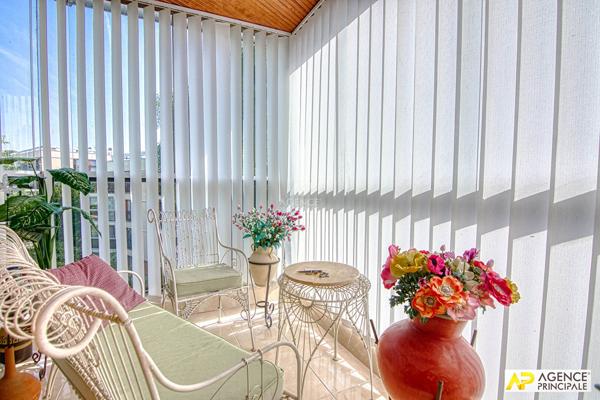 Le Chesnay Parly 2 Appartement 4 pièces de 81 m² carrez situé au 2e et dernier étage avec ascenseur, loggia, cave et box en sous-sol 426 000 € **  - Référence  27741