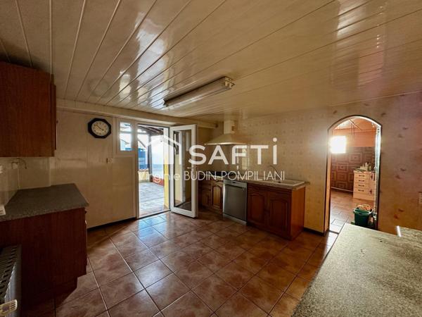 MAISON INDIVIDUELLE PLAIN PIEDS 3 CHAMBRES  SUR SOUS-SOL COMPLET AVEC GARAGE CUISINE D'ETE