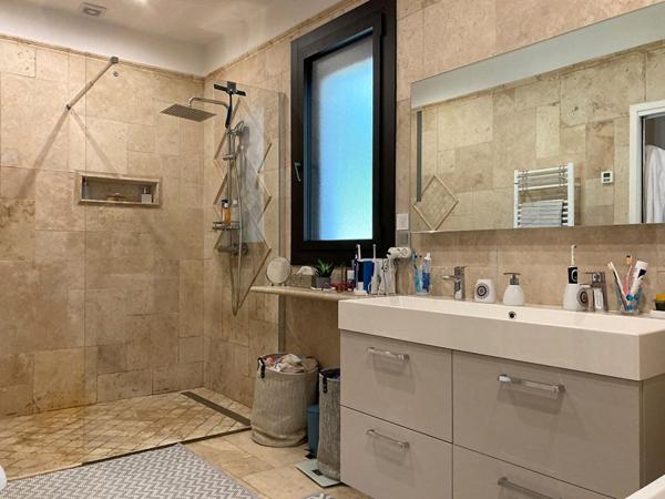 Maison avec piscine et studio indépendant