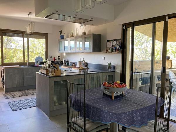 Maison avec piscine et studio indépendant