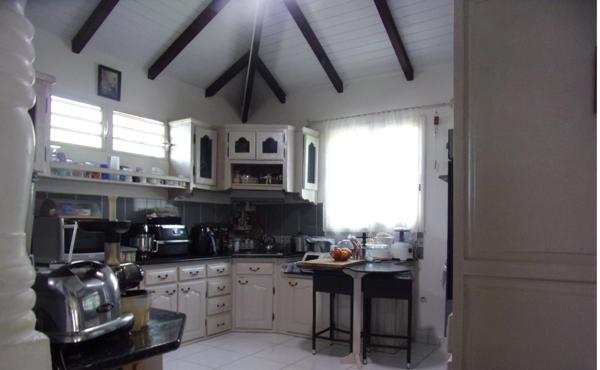 ANSE BERTRAND - MAISON A VENDRE DE TYPE T3 AVEC APPARTEMENT DE TYPE T3