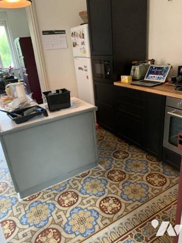 Plein CENTRE, dans un petit havre de tranquillité en deuxième rang, MAISON atypique avec jardin