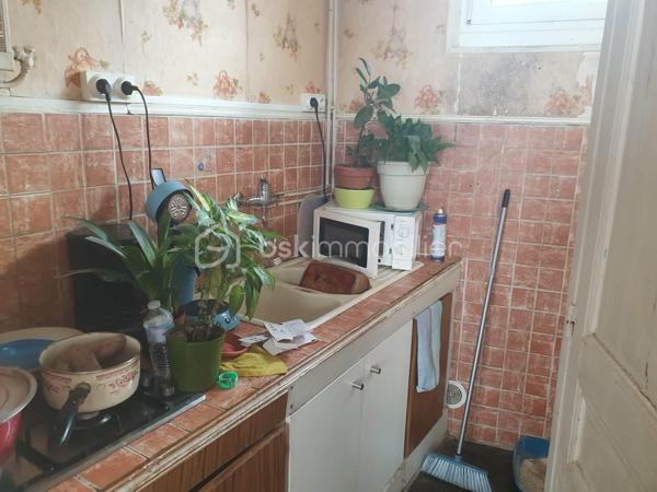 En exclusivité. Maison louée 350 €, locataire en place depuis 2009, Cc gaz chaudière neuve, des travaux seront à prévoir, Fonciers 395 €.