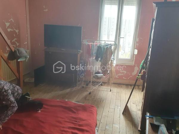En exclusivité. Maison louée 350 €, locataire en place depuis 2009, Cc gaz chaudière neuve, des travaux seront à prévoir, Fonciers 395 €.