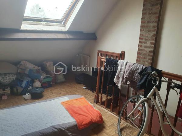 En exclusivité. Maison louée 350 €, locataire en place depuis 2009, Cc gaz chaudière neuve, des travaux seront à prévoir, Fonciers 395 €.