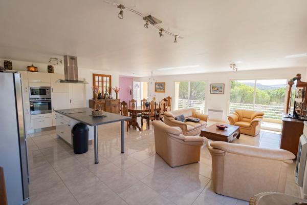 Maison individuelle de 127m² avec vue dégagée - garage de 106m²