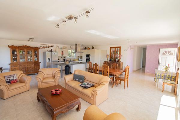 Maison individuelle de 127m² avec vue dégagée - garage de 106m²