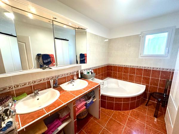 Mèze Villa T4 + appartement T2