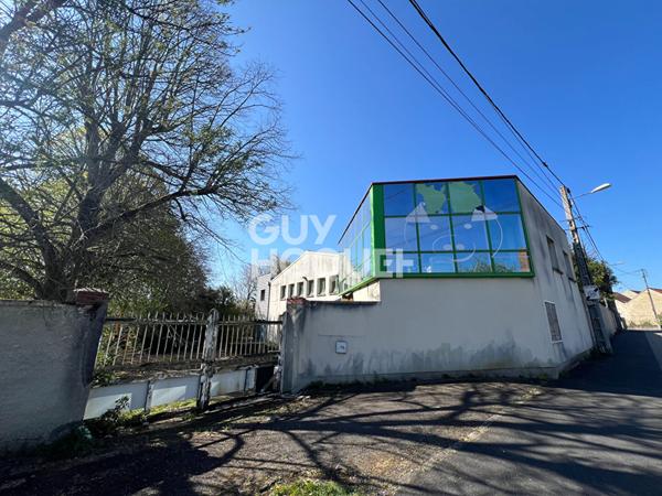 Local d'activité Malesherbes 2200 m2