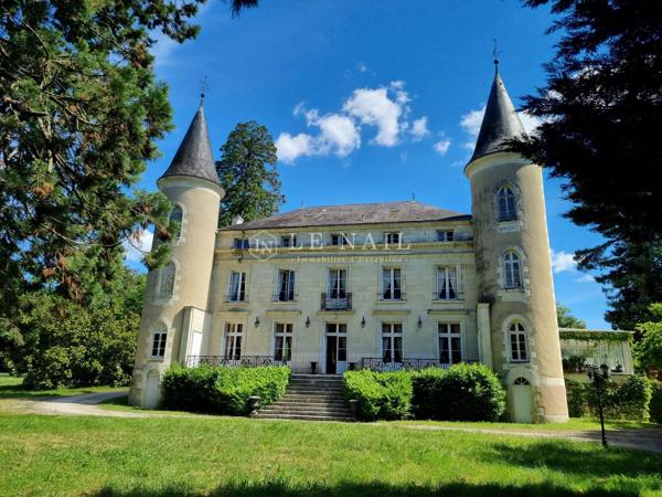 SUPERBE CHATEAU DU XIXeme SIECLE, A VENDRE