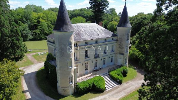 SUPERBE CHATEAU DU XIXeme SIECLE, A VENDRE