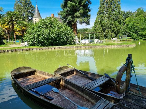 SUPERBE CHATEAU DU XIXeme SIECLE, A VENDRE