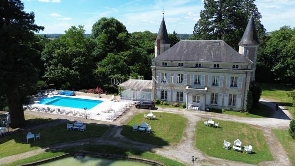SUPERBE CHATEAU DU XIXeme SIECLE, A VENDRE