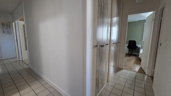 4 pièces - 3 chambres - cave et parking - RER A - ECOLES - COMMERCES