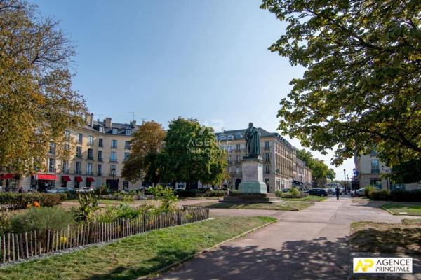 Versailles Notre Dame Place Hoche - Appartement 6 pièces 152.94m² au sol (150.69m² carrez) situé au premier étage €1 570 000 ** - Référence 27205