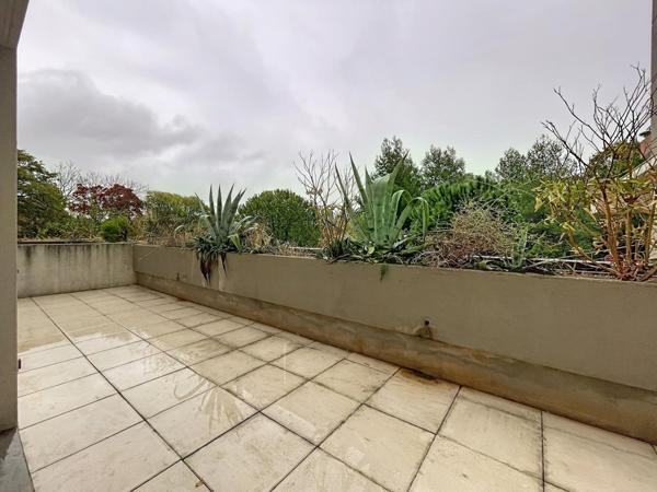 T2 AVEC 23M² DE TERRASSE ET GARAGE EN SOUS-SOL