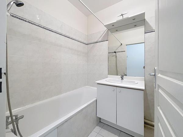 T2 AVEC 23M² DE TERRASSE ET GARAGE EN SOUS-SOL