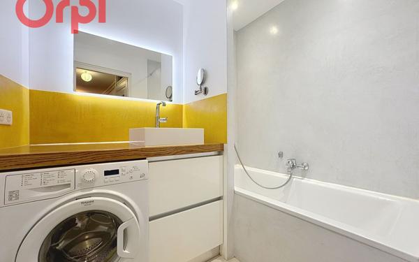 Appartement à vendre    3 pièces • 83,84 m2 Lyon 1