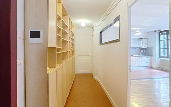 Appartement à vendre    3 pièces • 83,84 m2 Lyon 1