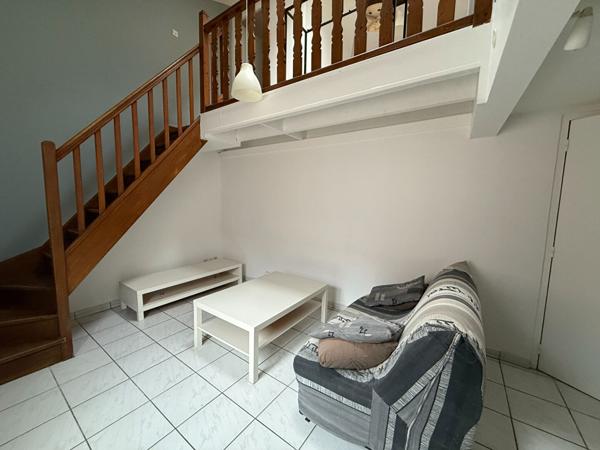 Appartement T2 Villeurbanne 69100 République, en cour intérieure, au calme sur verdure