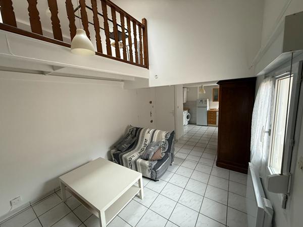 Appartement T2 Villeurbanne 69100 République, en cour intérieure, au calme sur verdure