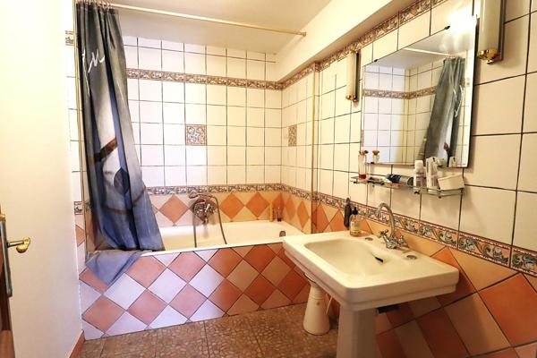 MAISON 6 CHAMBRES | DPE C | GARAGE | COUR PRIVATIVE
