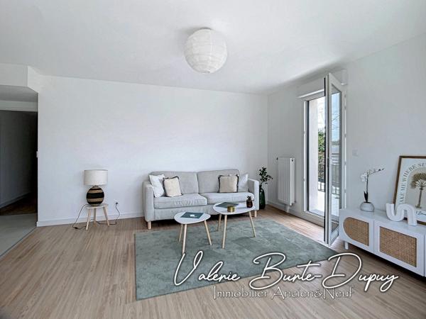 Appartement à vendre 4 pièces 80,35m2 3 chambres terrasse et stationnement ORLEANS St Marc