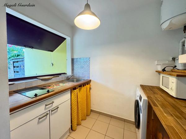 A VENDRE – BUNGALOW MEUBLÉ À MOINS DE 100 MÈTRES DU LAGON – LA COULÉE, SAINT-FRANÇOIS