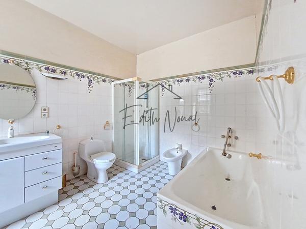 Sainte-Eulalie-de-Cernon (12230) Domaine d’exception sur 35 hectares – Ancienne ferme fortifiée rénovée au cœur du Larzac.