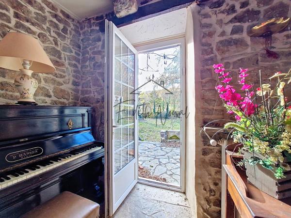 Sainte-Eulalie-de-Cernon (12230) Domaine d’exception sur 35 hectares – Ancienne ferme fortifiée rénovée au cœur du Larzac.