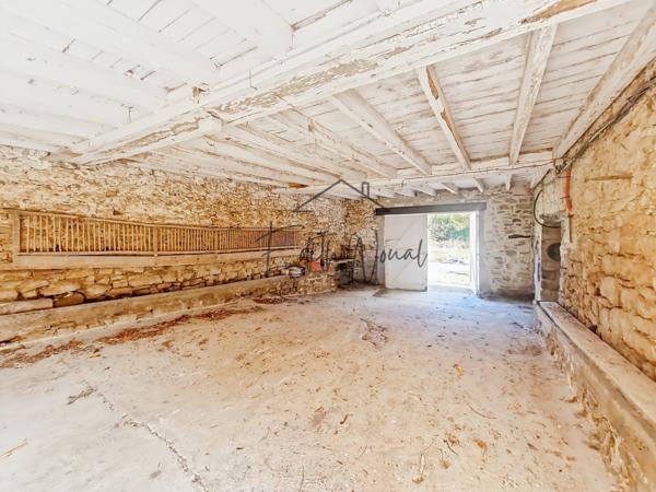 Sainte-Eulalie-de-Cernon (12230) Domaine d’exception sur 35 hectares – Ancienne ferme fortifiée rénovée au cœur du Larzac.