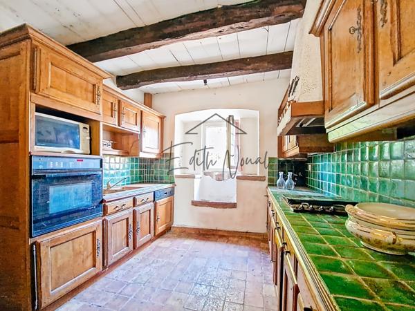 Sainte-Eulalie-de-Cernon (12230) Domaine d’exception sur 35 hectares – Ancienne ferme fortifiée rénovée au cœur du Larzac.