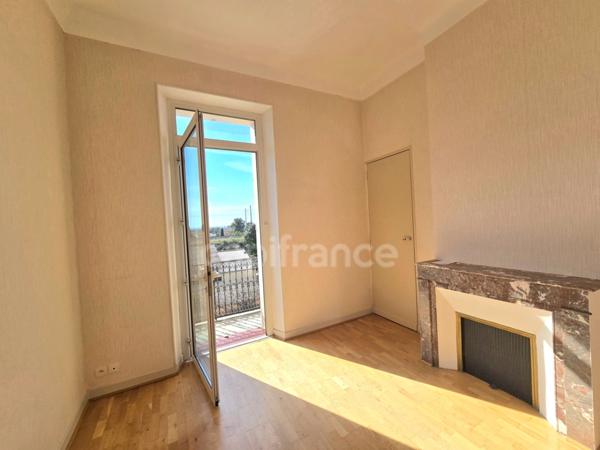 Appartement à vendre 4 pièces SAINT CYR SUR MER (83)