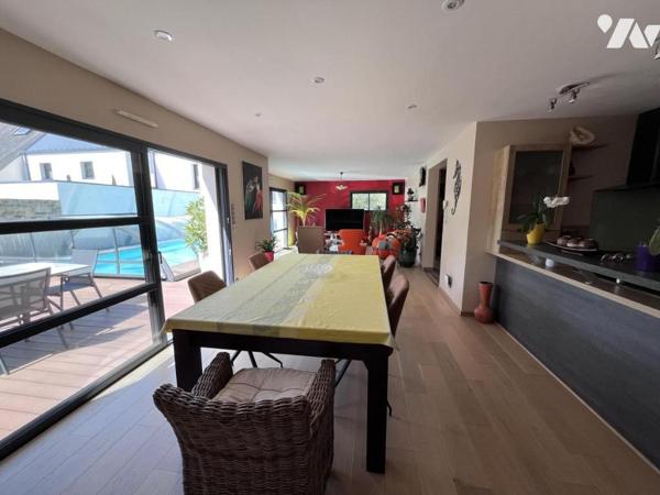 A VENDRE A VANNES - QUARTIER SACRE-COEUR -CENTRE VILLE à PIEDS  - CONTEMPORAINE de 2017 avec PISCINE