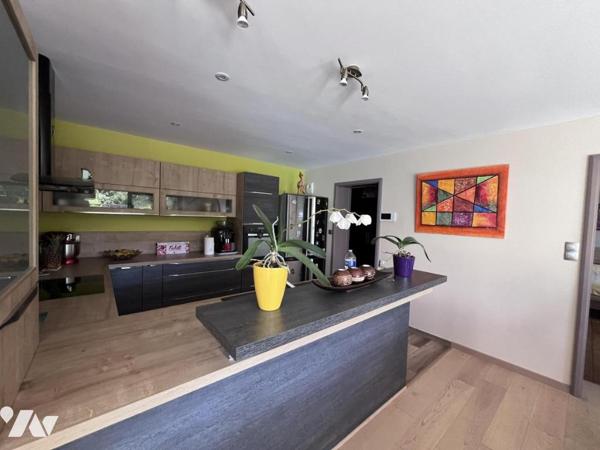 A VENDRE A VANNES - QUARTIER SACRE-COEUR -CENTRE VILLE à PIEDS  - CONTEMPORAINE de 2017 avec PISCINE