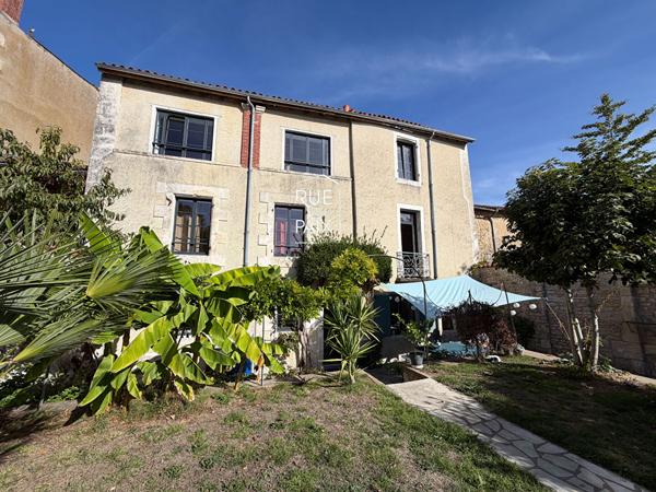 79400 SAINT MAIXENT L ECOLE Maison de caractère - Saint-Maixent-l'École - 275 m2