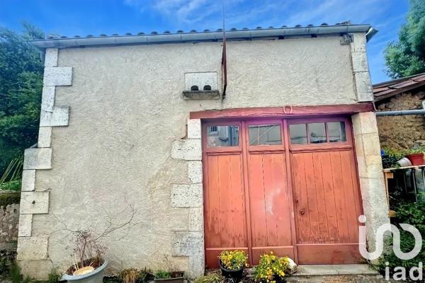 Maison 5 pièces de 101 m² à Bors-de-Montmoreau (16190)