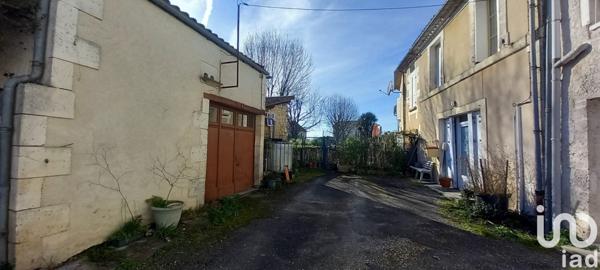 Maison 5 pièces de 101 m² à Bors-de-Montmoreau (16190)