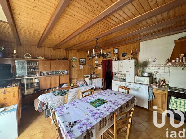 Maison 5 pièces de 101 m² à Bors-de-Montmoreau (16190)