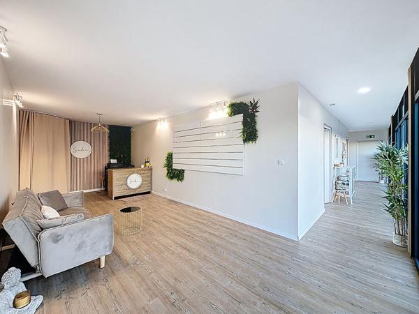 Cession de bail - Local à Meaux dans la zone industrielle - 128 m2 et 11,50 m de vitrine - parkings gratuits