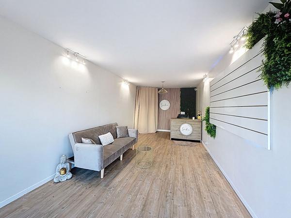 Cession de bail - Local à Meaux dans la zone industrielle - 128 m2 et 11,50 m de vitrine - parkings gratuits